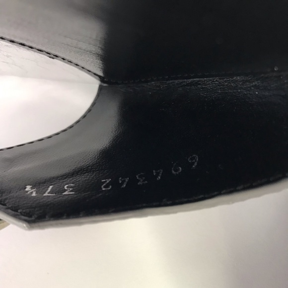 New Authentic BALENCIAGA
Cagole embellished metallic textured-leather sandals - Picture 15 of 15